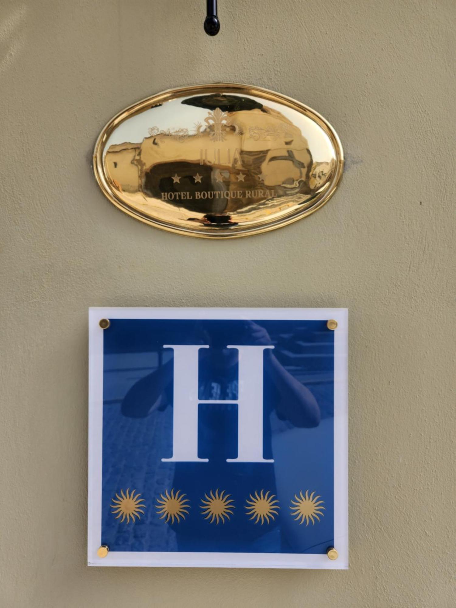 Hotel Boutique Iulia 5 Estrellas Medina de las Torres 外观 照片